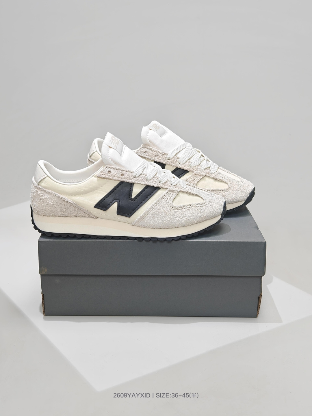 New Balance 471 Retro Runner — Cream / Black view 6